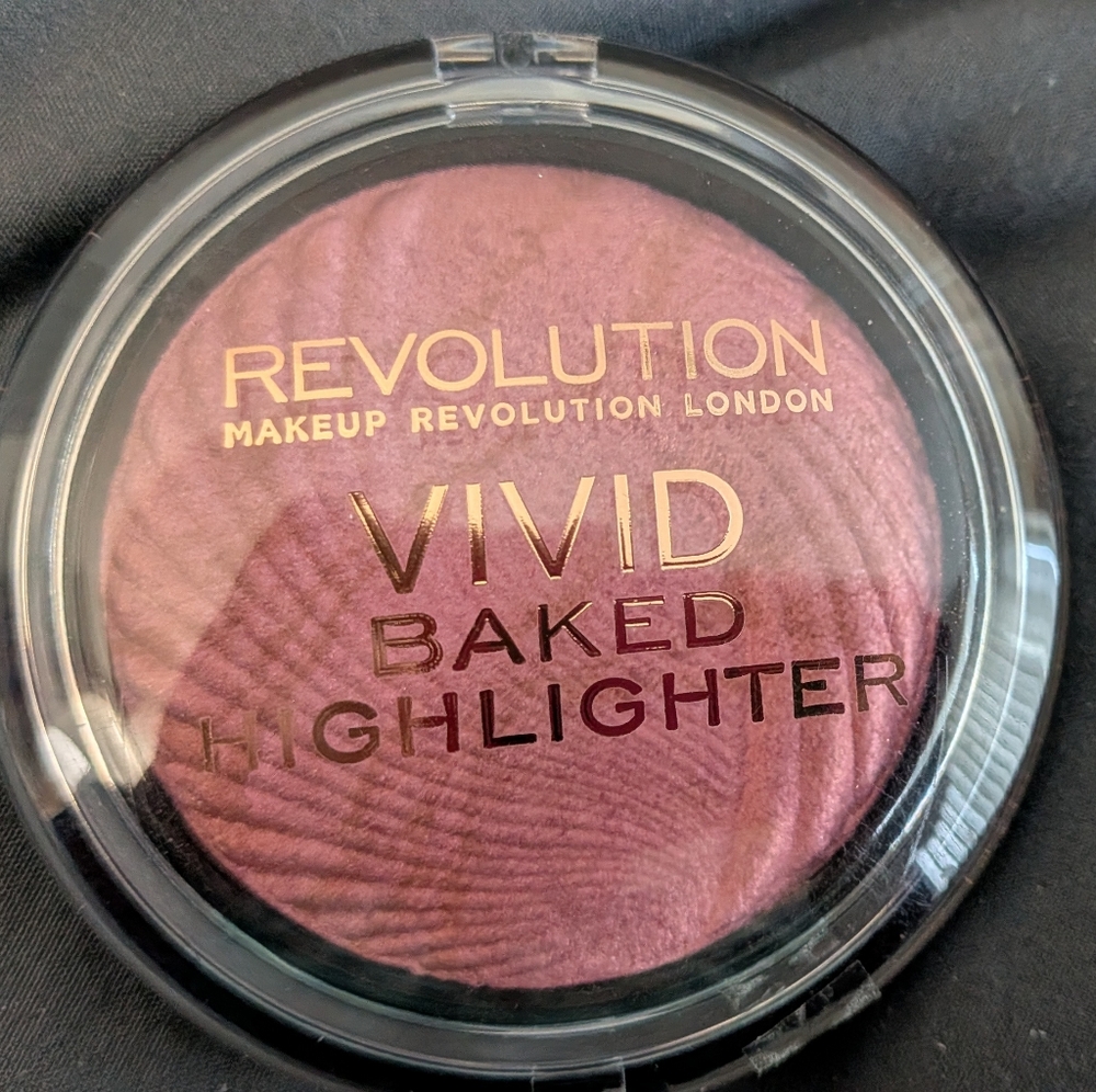 Revolution Vivid Baked Highlighters and Liquid Lipstick - Picture 2 of 10